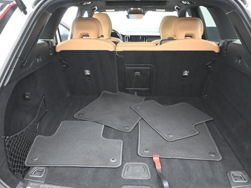 2020 Volvo XC60 T5 Momentum