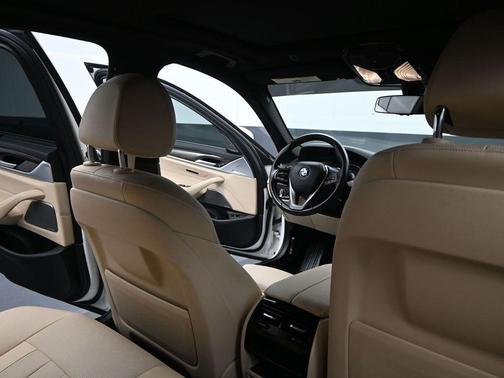 2021 BMW 530 i