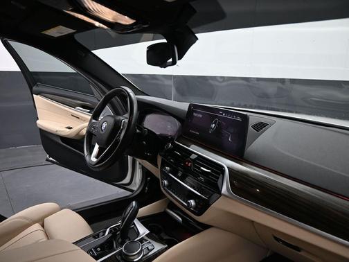 2021 BMW 530 i