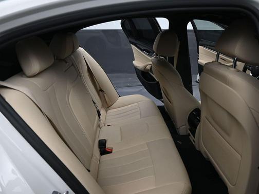2021 BMW 530 i