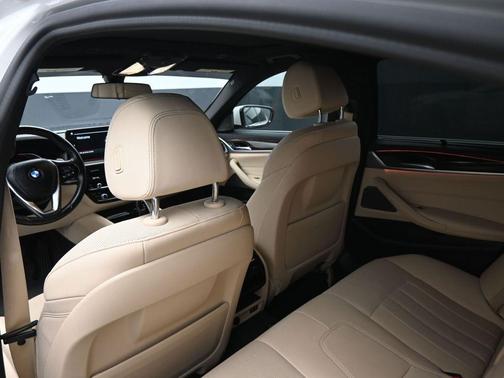 2021 BMW 530 i