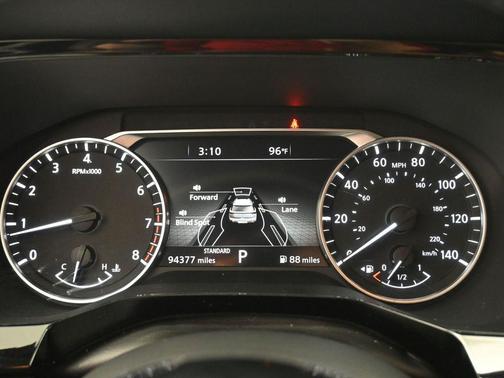 2022 Nissan Pathfinder SL