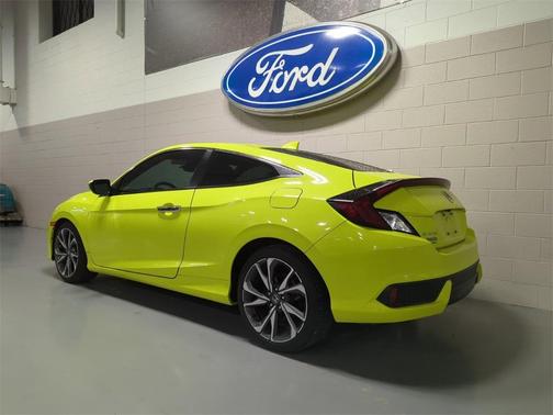 Photo 4 of 30 of 2019 Honda Civic Touring