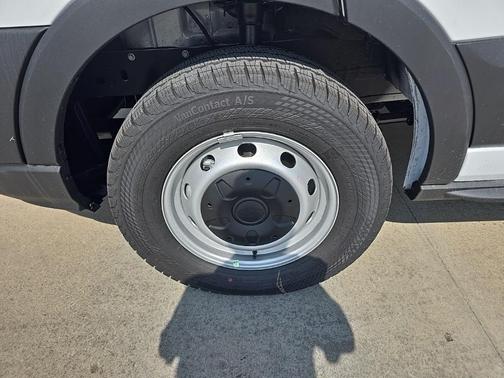 2025 Ford Transit-250 148 WB Medium Roof Cargo