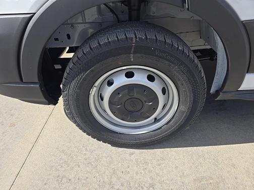 2025 Ford Transit-250 148 WB Medium Roof Cargo