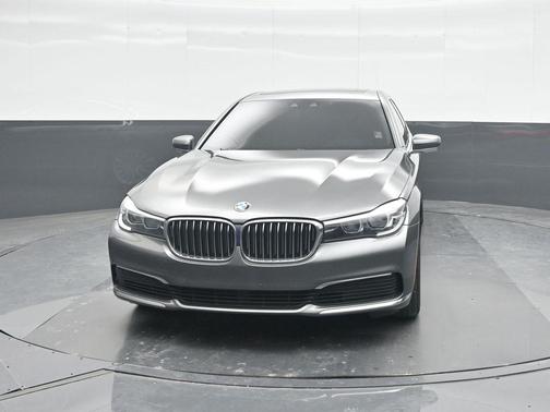 2019 BMW 740 i