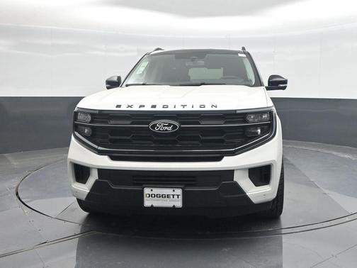 Star White 2026 Ford Expedition Active