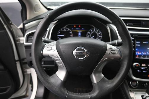White 2017 Nissan Murano Platinum