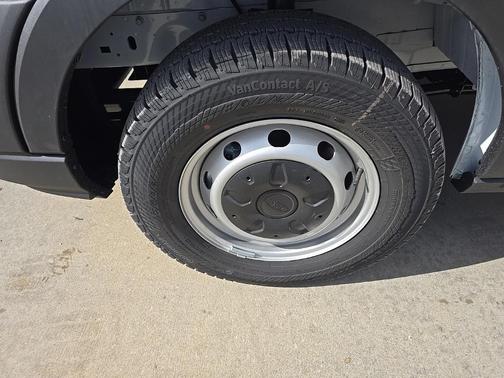 2025 Ford Transit-250 148 WB Medium Roof Cargo