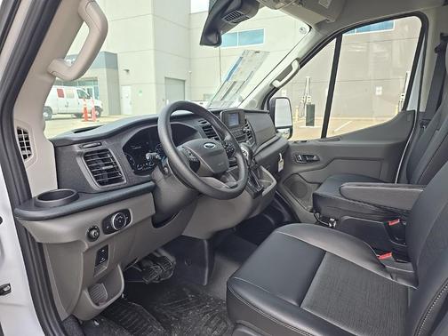 2025 Ford Transit-250 148 WB Medium Roof Cargo
