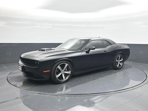 Pitch Black Clearcoat 2015 Dodge Challenger R/T Shaker