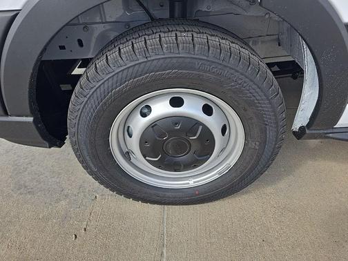 2026 Ford Transit-250 148 WB Medium Roof Cargo