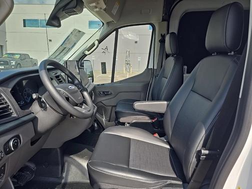 2025 Ford Transit-250 148 WB Medium Roof Cargo