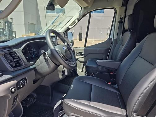 2025 Ford Transit-250 148 WB Medium Roof Cargo