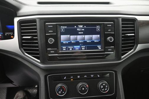 Pyrite Silver Metallic 2022 Volkswagen Atlas 2.0T SE