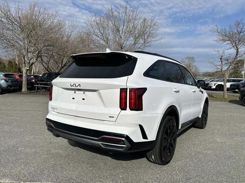 Glacial White Pearl 2023 Kia Sorento SX