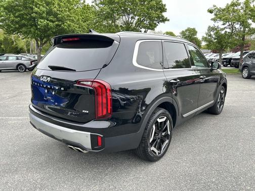 Ebony Black 2023 Kia Telluride S
