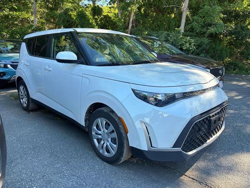Snow White Pearl 2023 Kia Soul LX