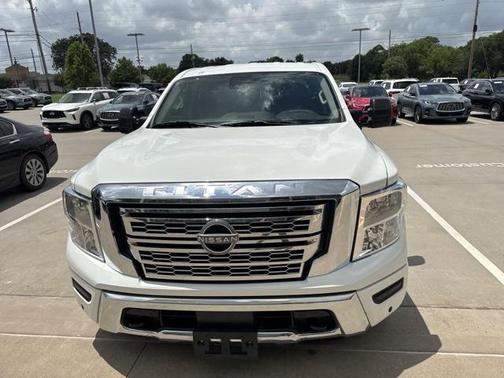 2023 Nissan Titan SV