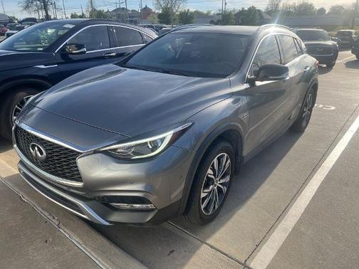 2017 INFINITI QX30 Premium