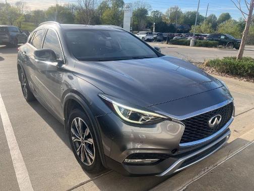 2017 INFINITI QX30 Premium