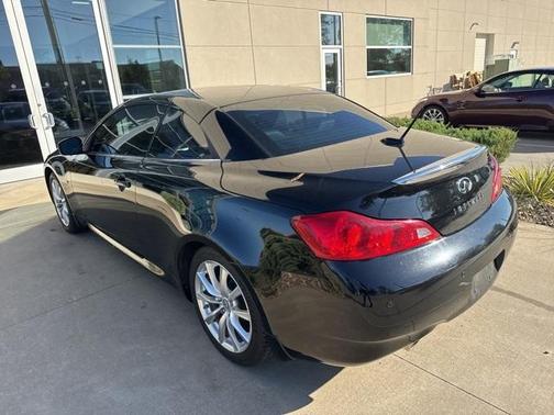 2014 INFINITI Q60 Base