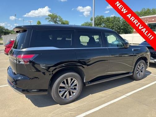 2025 INFINITI QX80 PURE