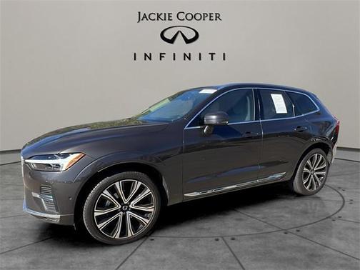 2023 Volvo XC60 B5 Ultimate Bright Theme