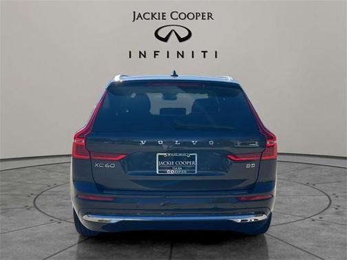 2023 Volvo XC60 B5 Ultimate Bright Theme