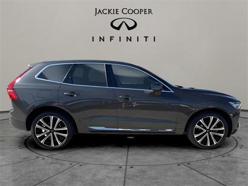 2023 Volvo XC60 B5 Ultimate Bright Theme