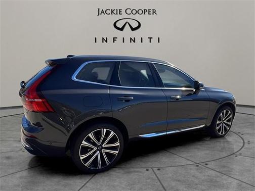 2023 Volvo XC60 B5 Ultimate Bright Theme