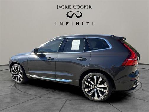 2023 Volvo XC60 B5 Ultimate Bright Theme