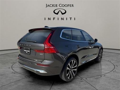 2023 Volvo XC60 B5 Ultimate Bright Theme