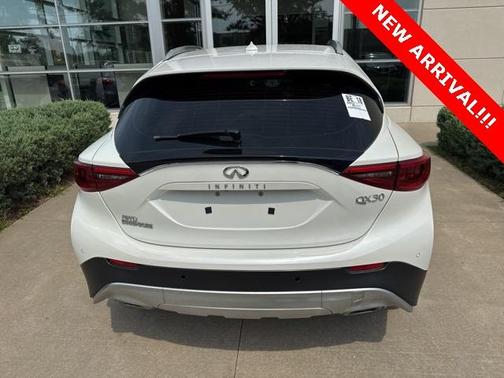 2017 INFINITI QX30 Premium