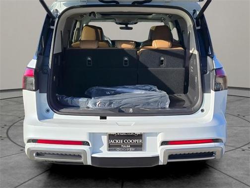 2025 INFINITI QX80 Luxe