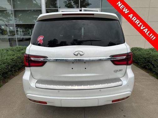 2022 INFINITI QX80 Luxe