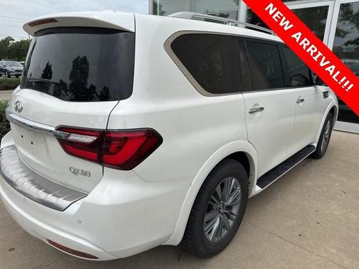 2022 INFINITI QX80 Luxe