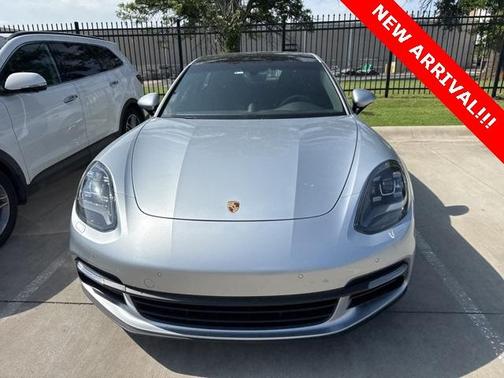 2018 Porsche Panamera Base