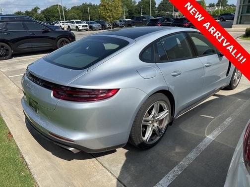 2018 Porsche Panamera Base