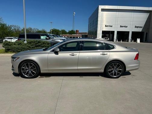 2018 Volvo S90 T5 Momentum