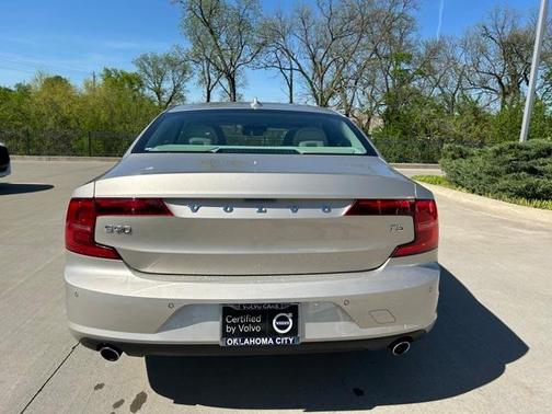 2018 Volvo S90 T5 Momentum