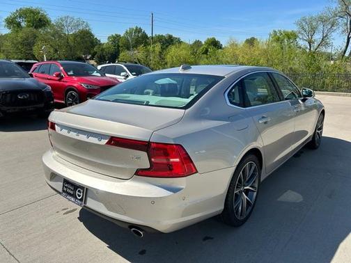 2018 Volvo S90 T5 Momentum