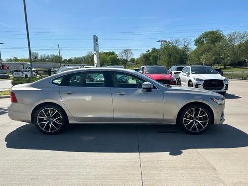 2018 Volvo S90 T5 Momentum