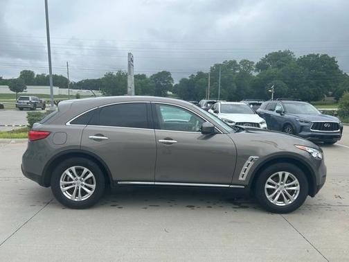 2016 INFINITI QX70 Base