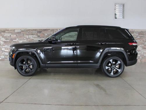 2024 Jeep Grand Cherokee Laredo