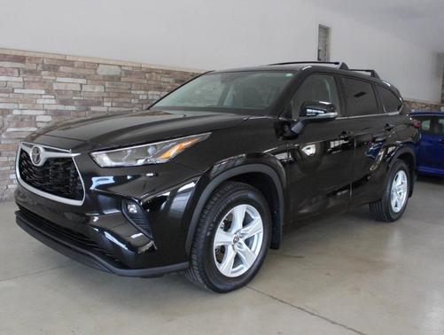 Black 2022 Toyota Highlander LE