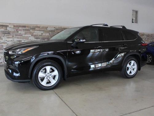 Black 2022 Toyota Highlander LE