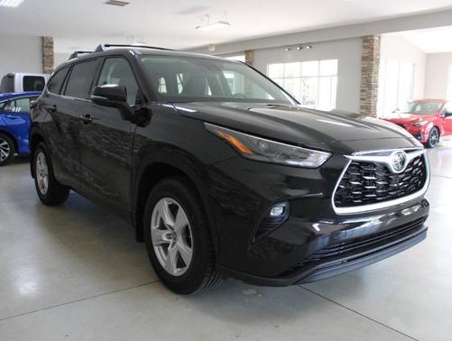 Black 2022 Toyota Highlander LE