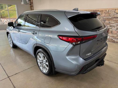 2021 Toyota Highlander Hybrid Limited