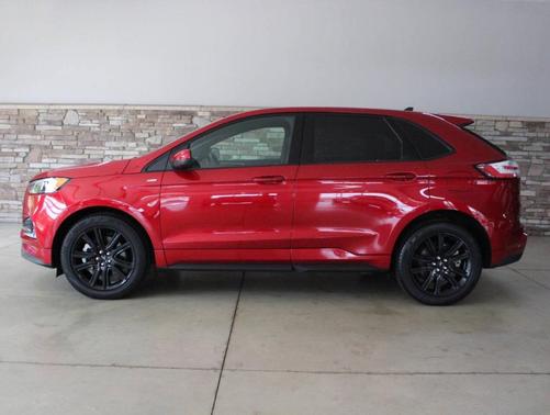 Red 2023 Ford Edge SEL